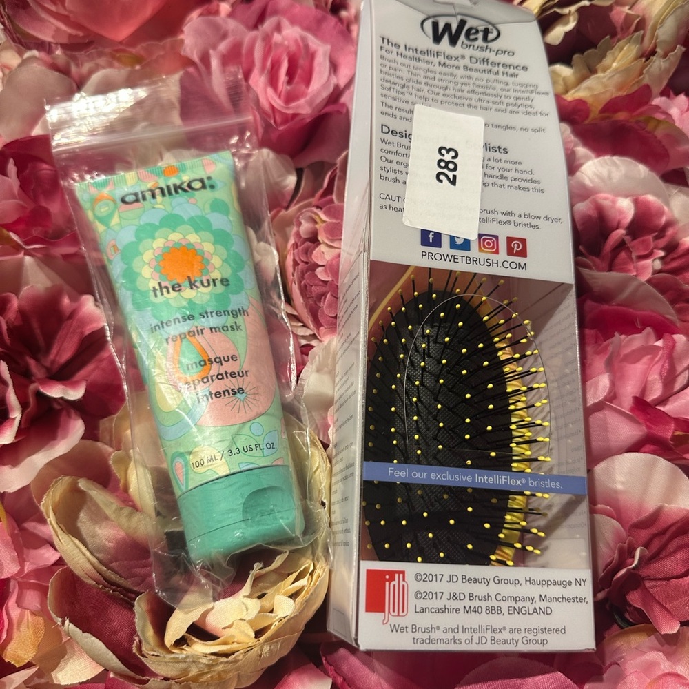 Amika Hair Mask and Wet Brush Set